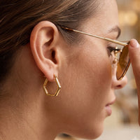 Akriti hoops